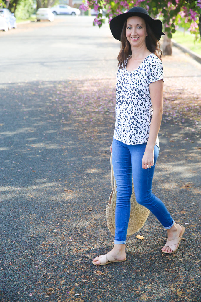 Stylish leopard breastfeeding top